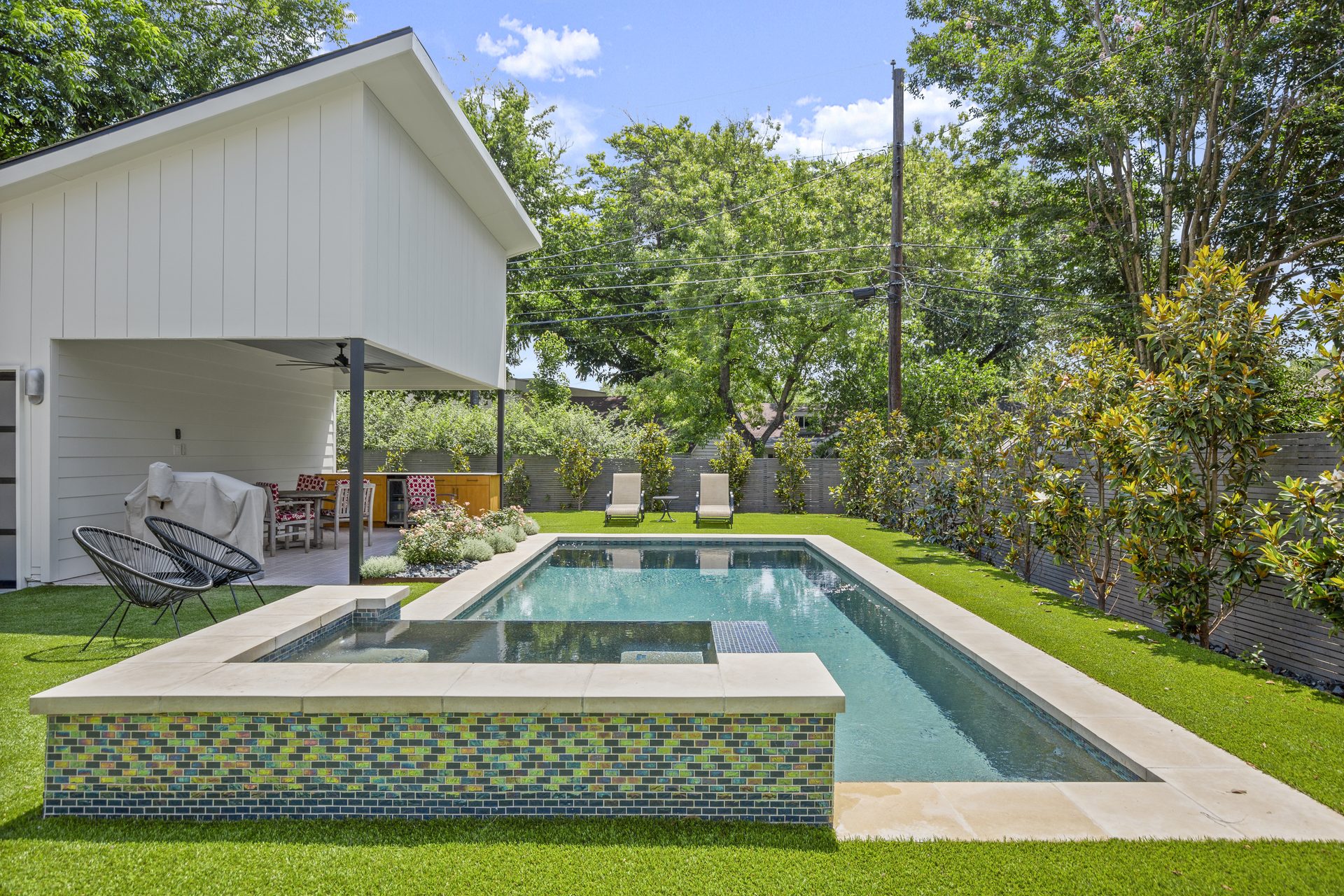 Tarrytown pool and outdoor living, wide view of pool and spa toward outdoor kitchen, Austin, TX